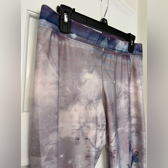 American Eagle• Marbled Purple White Hi-Rise Leggings, Size L, EUC - Picture 4 of 11